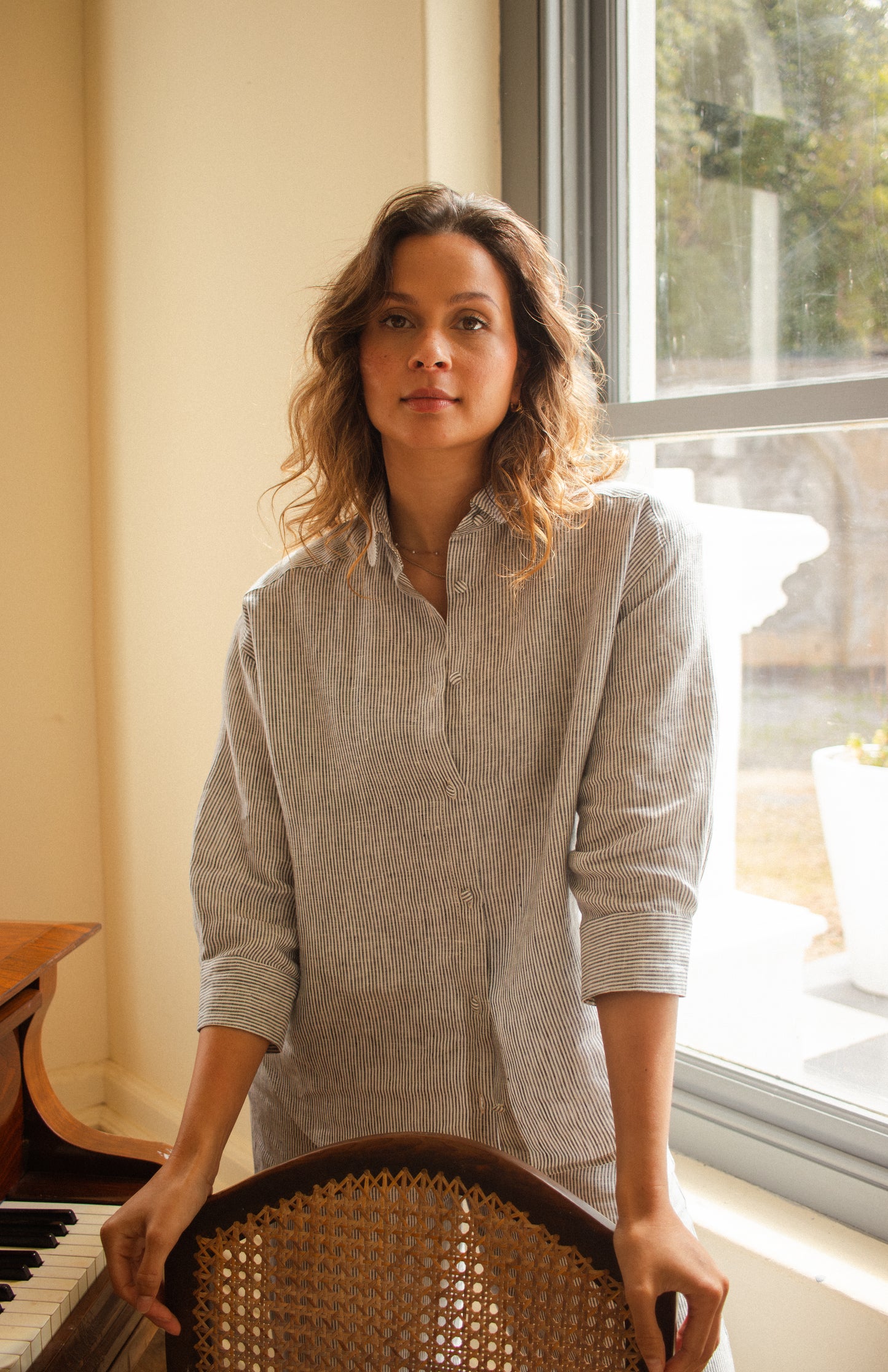 Linen shirt with Peter Pan Collar